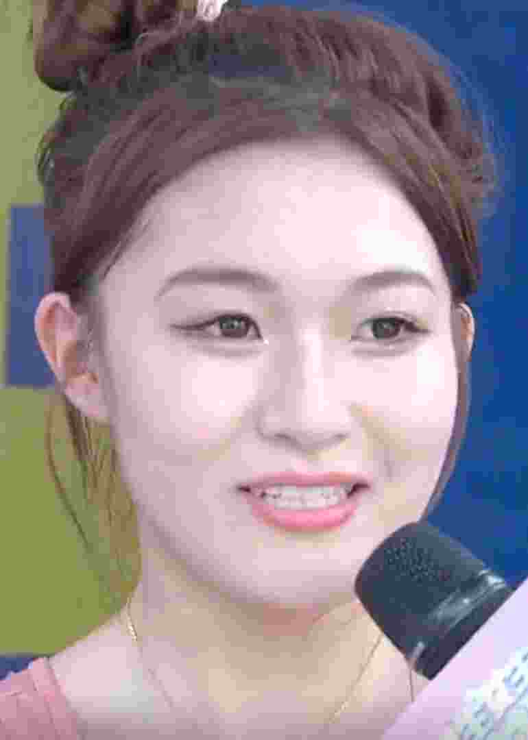 男生女生向前冲
